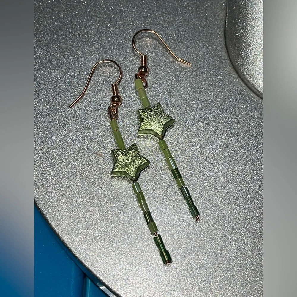 💚🍀St. Patrick’s Day earrings💚🍀 - Picture 3 of 4